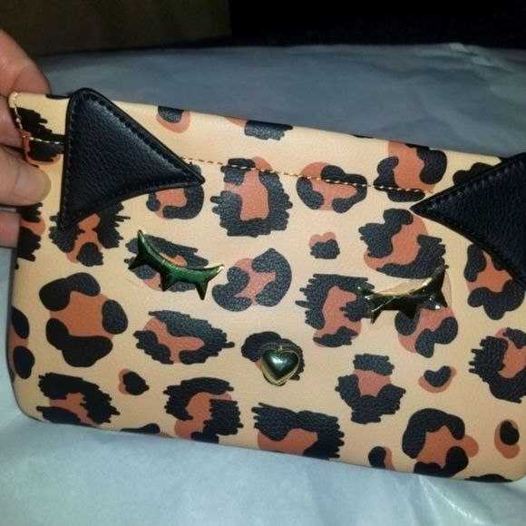 Betsey Johnson Leopard Cat Wristlet - Picture 4 of 6